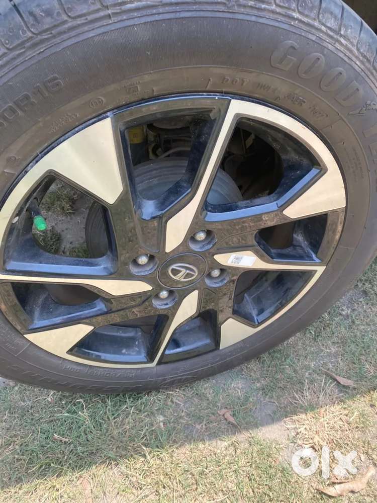 Tata Punch 1.2 Revotron Creative Amt Dual Tone, 2022, Petrol