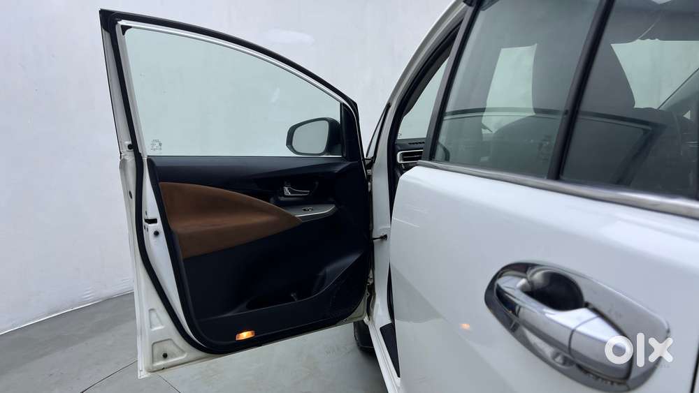 Toyota Innova Crysta 2.8 Zx At 7 Seater, 2016, Diesel