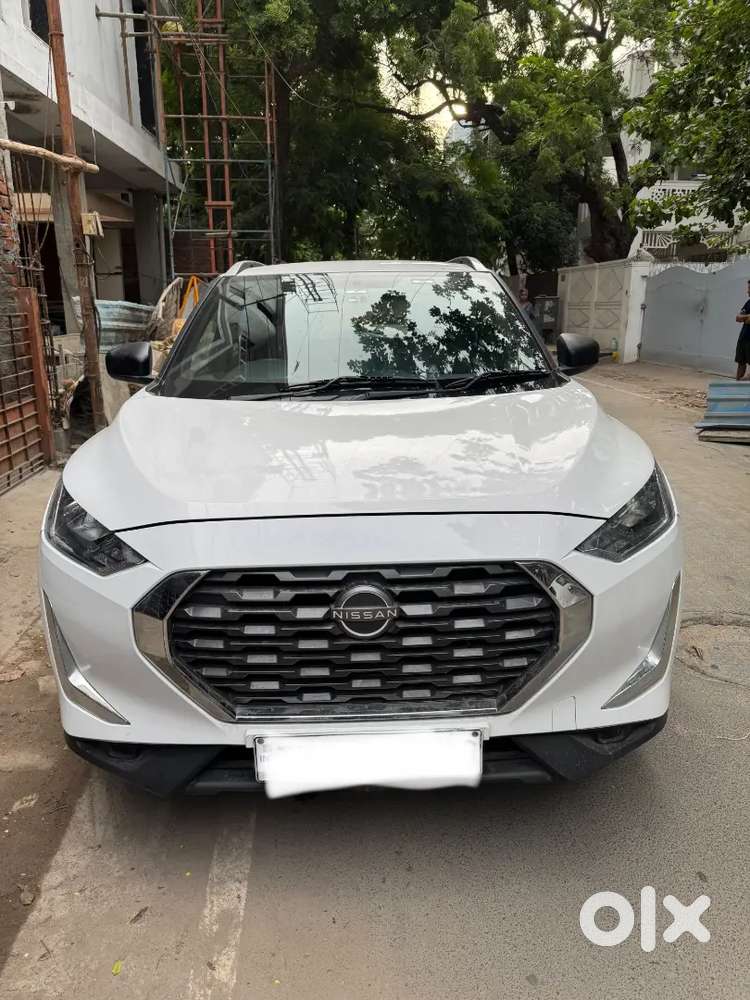 White Nissan Magnite 1.0 Xe 2022