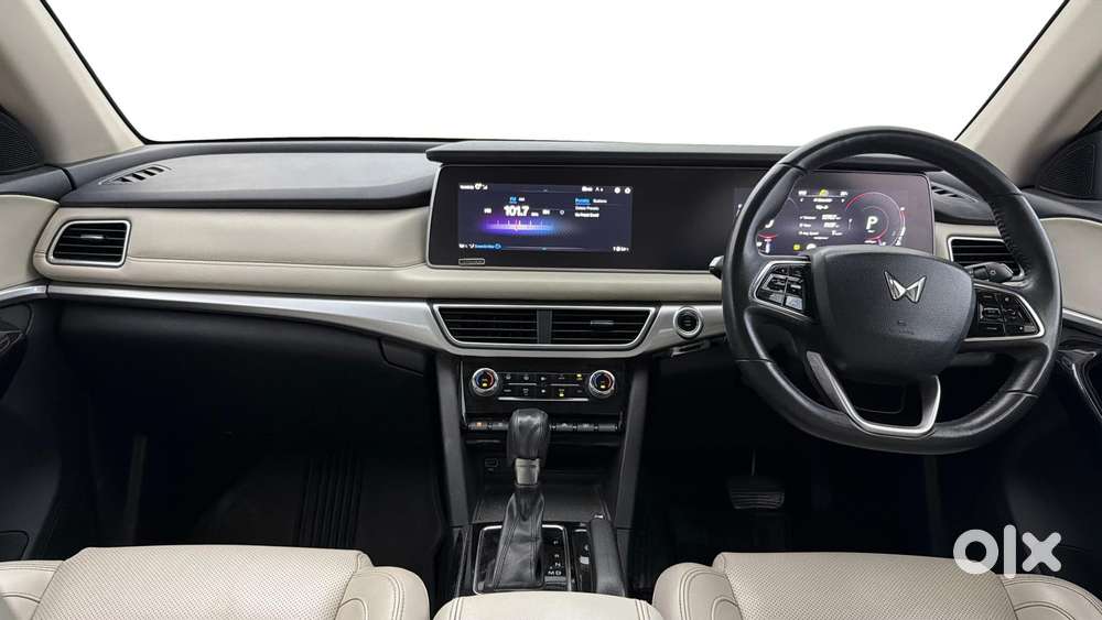 Mahindra Xuv700 2.0 Ax 7 Petrol At Str, 2022, Petrol