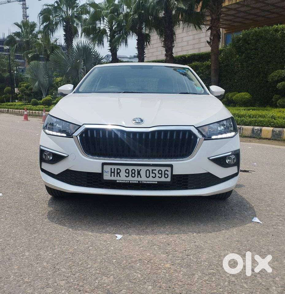 Skoda Slavia 1.0 Ambition Tsi, 2023, Electric