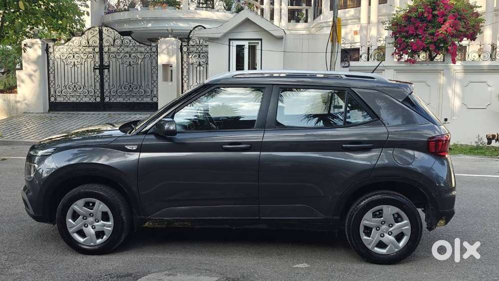 Hyundai Venue 1.2 S (o), 2021, Petrol