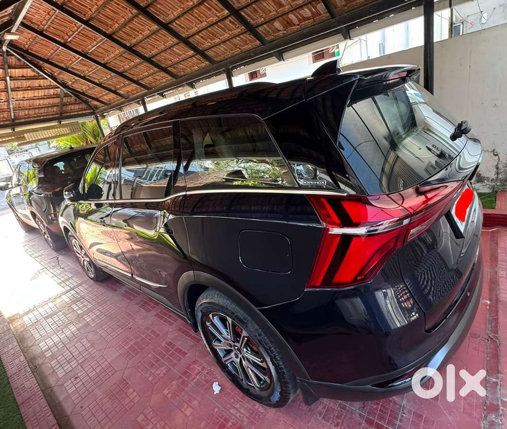 Mahindra Xuv700 Diesel Automatic Ax7 Midnight Black