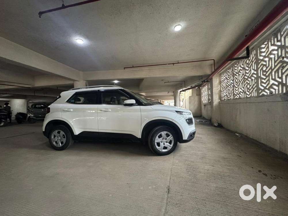 2021 Hyundai Venue S Plus  1st Owner  23,000 Km  Service Records