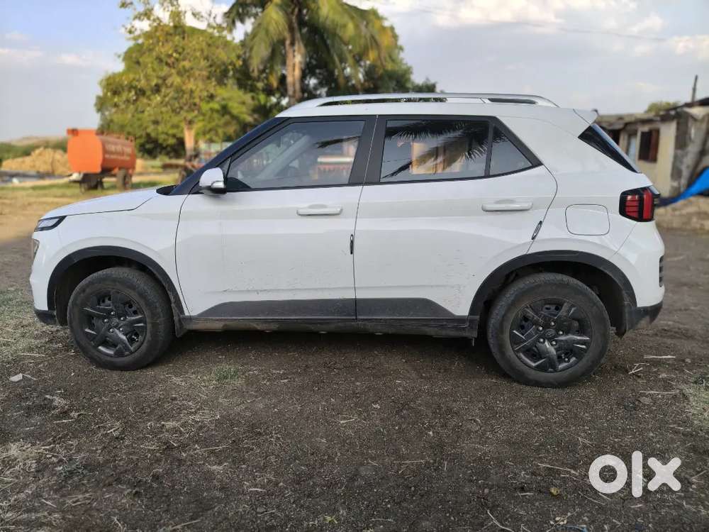 Hyundai Venue 2025 Petrol 15500 Km Driven
