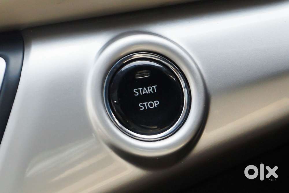 Mahindra Xuv700 Ax7l 6 Str At, 2023, Petrol