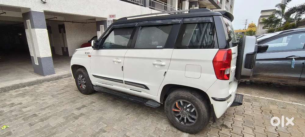 Mahindra Tuv 300 T10 Top End Car And Well Maintained Suv For Sale.
