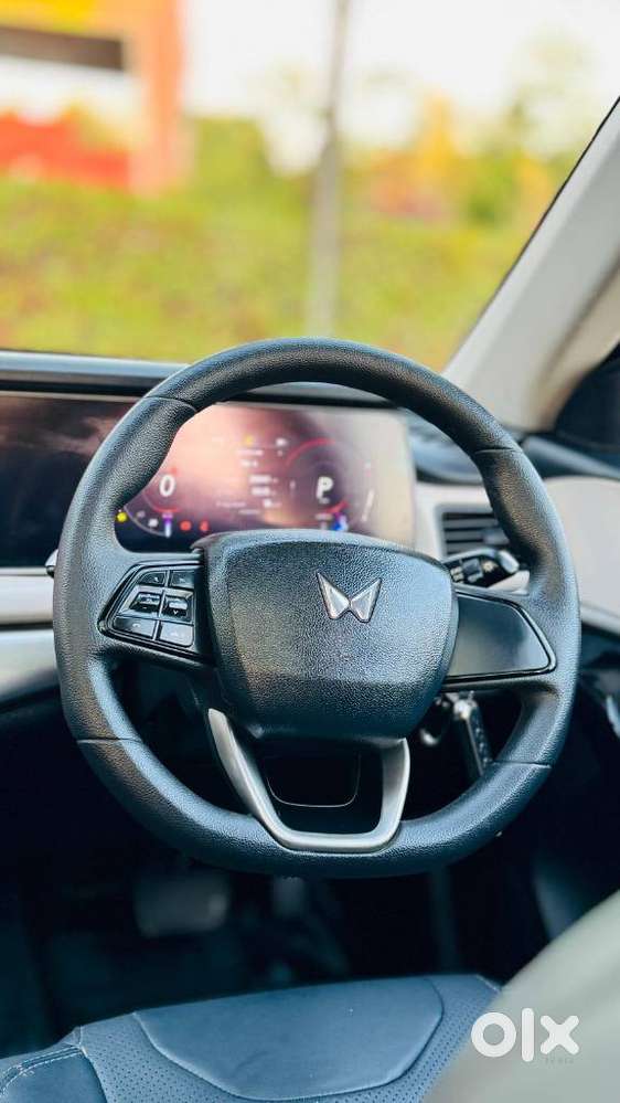 Mahindra Xuv700 2.2 Ax 5 Diesel At 7 Str, 2022, Diesel