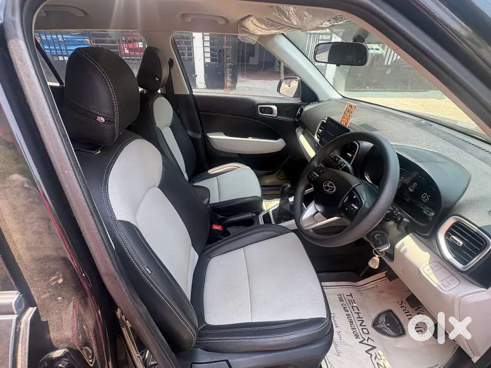 Hyundai Venue 2024 Petrol 21000 Km Driven