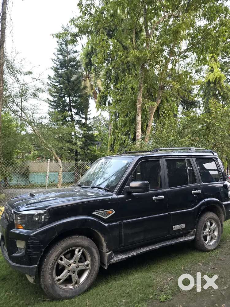Mahindra Scorpio S10