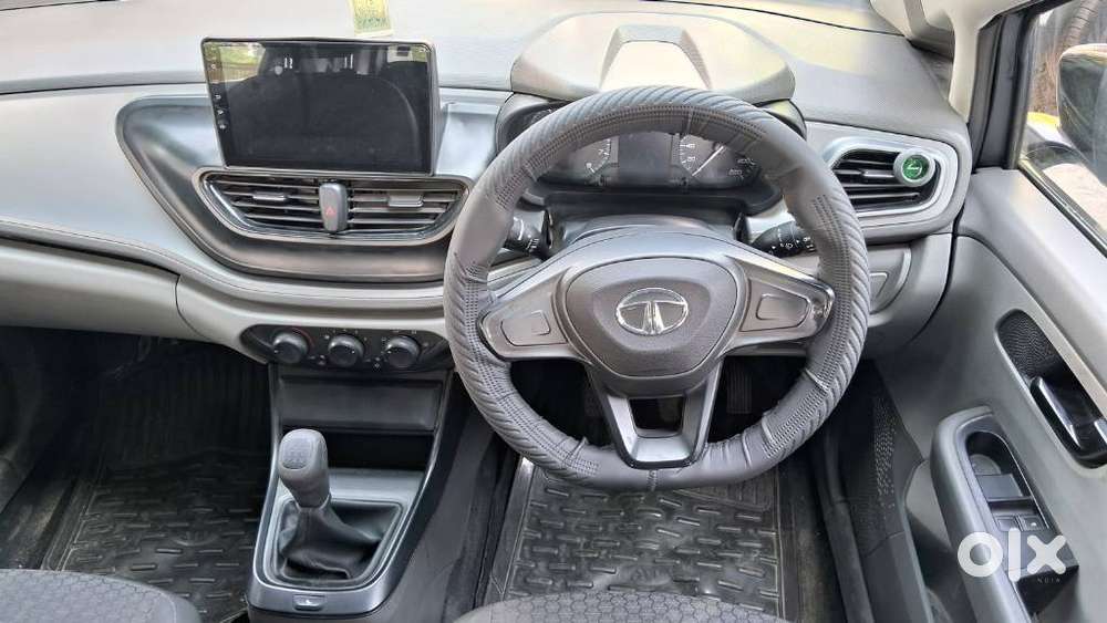 Tata Altroz 1.2 Xe, 2020, Petrol