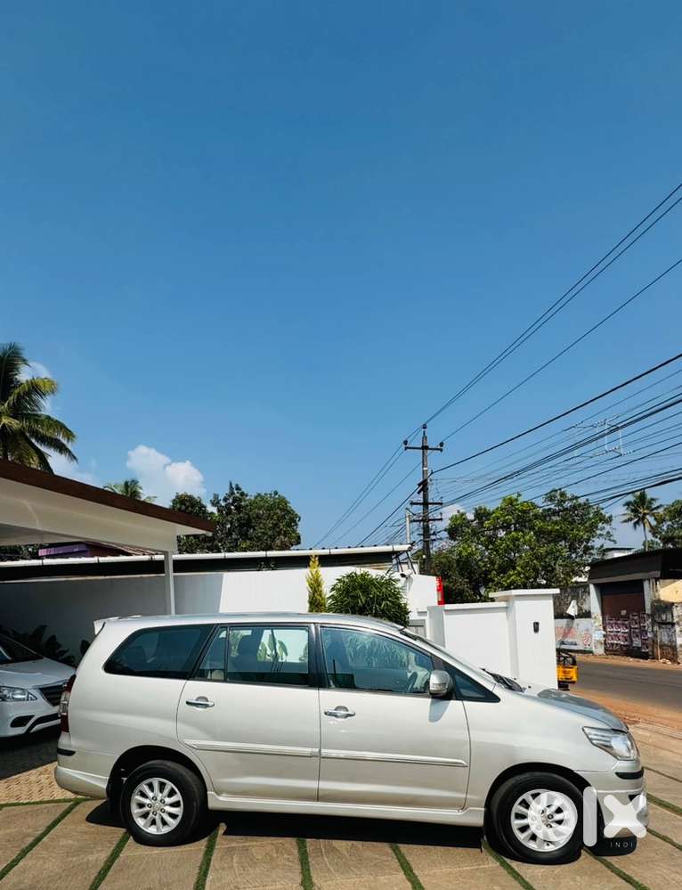 Toyota Innova 2012innova ( Vx ) Diesel 180000 Km Driven