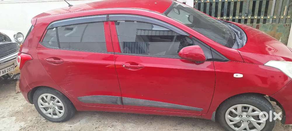 Hyundai Grand I10 Sportz Petrol 2017 For Urgent Sales