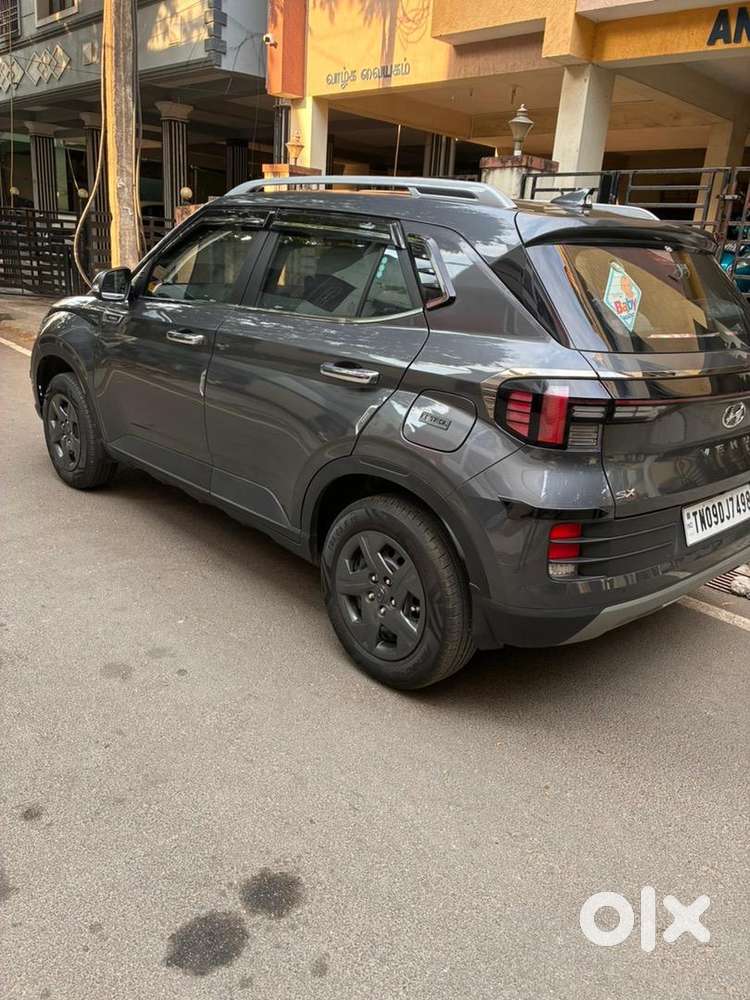 Hyundai Venue 2024 Petrol- New Like
