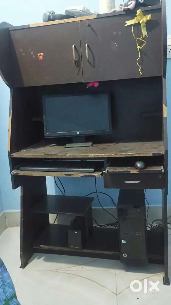 Computer tablecum study table 5 ft Hight  1.2m width