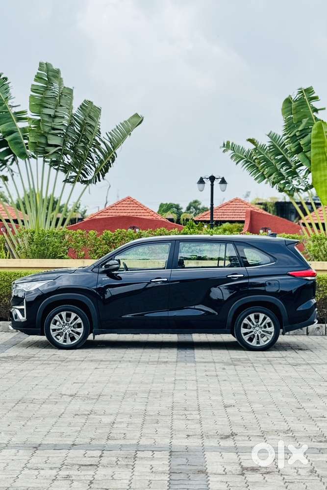 Toyota Innova Hycross 2.0 Zx Hybrid 7 Str, 2025, Petrol