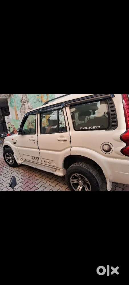 Scorpio Well Maintained White Colour New Tyres, Insurance.