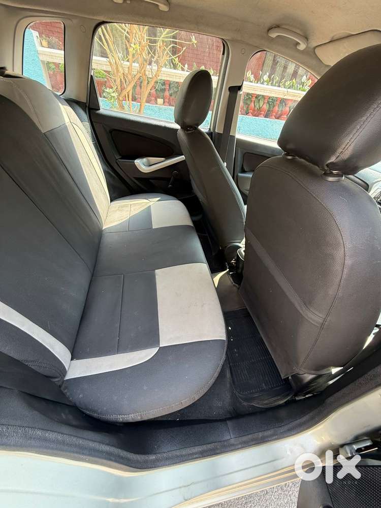 Ford Figo 2010-2012 Petrol Titanium, 2012, Petrol