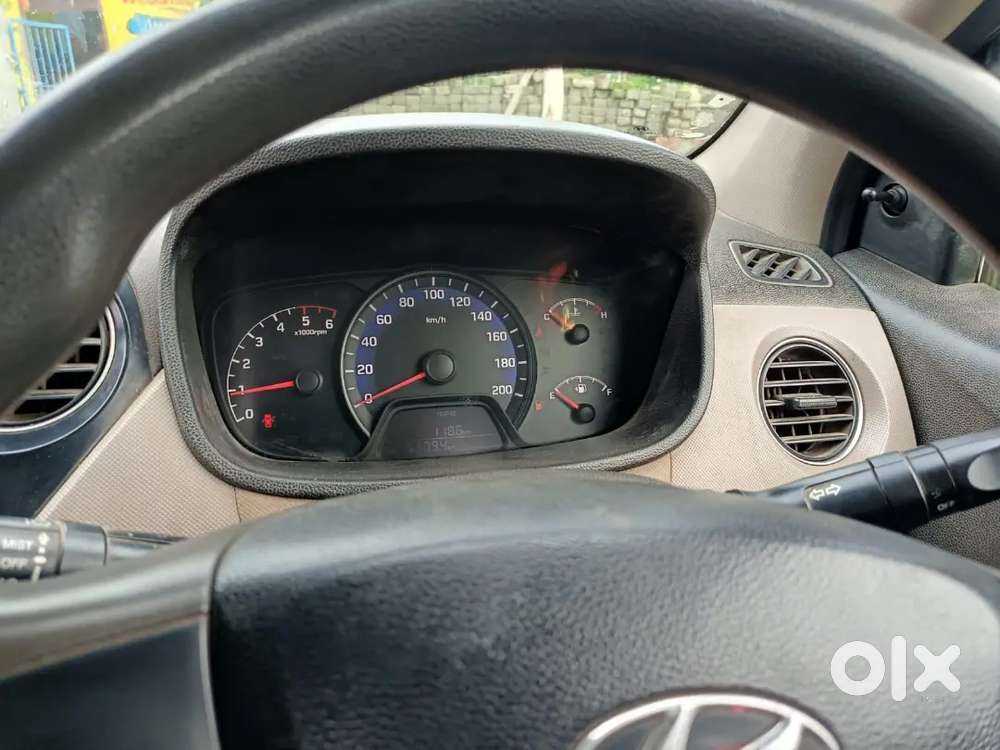 Hyundai Xcent Base 2015 Petrol Manual