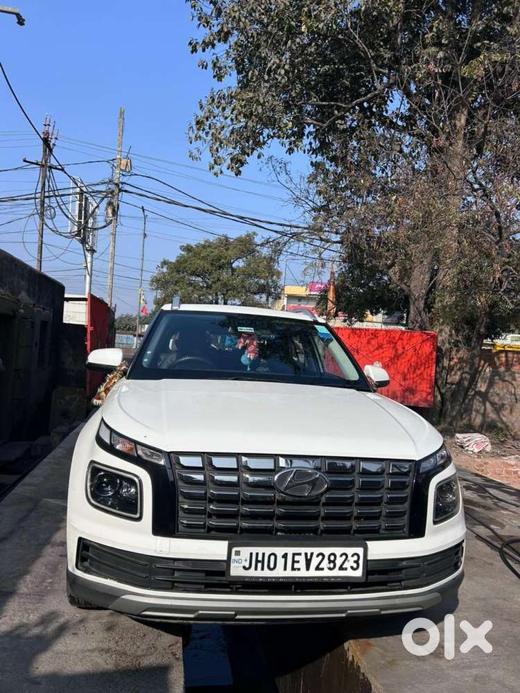 Hyundai Venue 2022 Petrol 30000 Km Driven