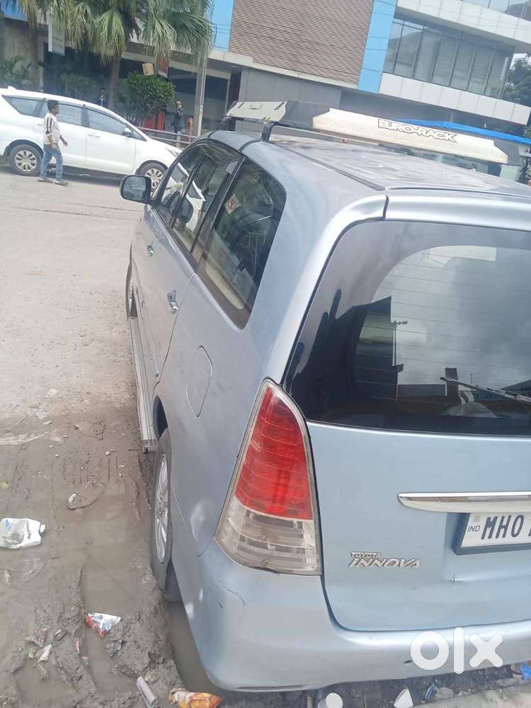 Toyota Innova 2.0 V 2010