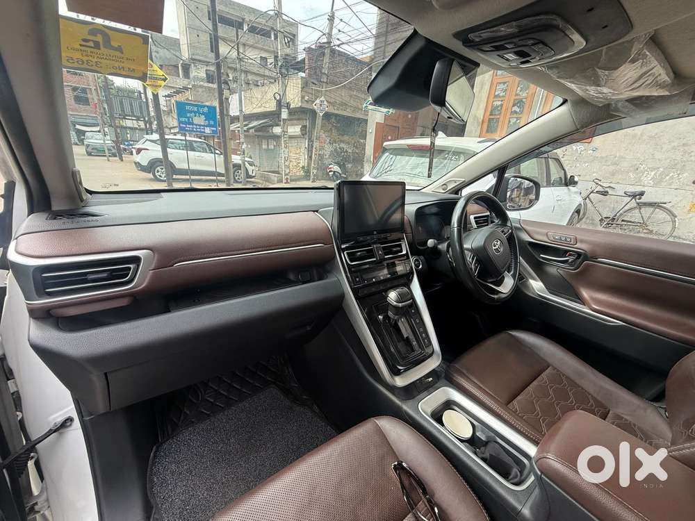 Toyota Innova Hycross 2.0 Zx (o) Hybrid 7 Str, 2023, Petrol