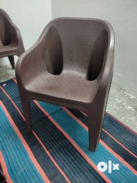 Plastic on sale chairs olx