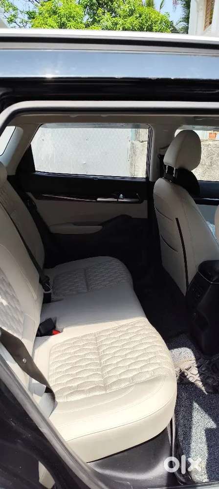 Black Kia Seltos 2023, 11000km, Single Owner, Well Maintained