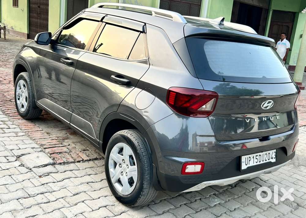 2022 Hyundai Venue Petrol Manual 70000 Km Driven