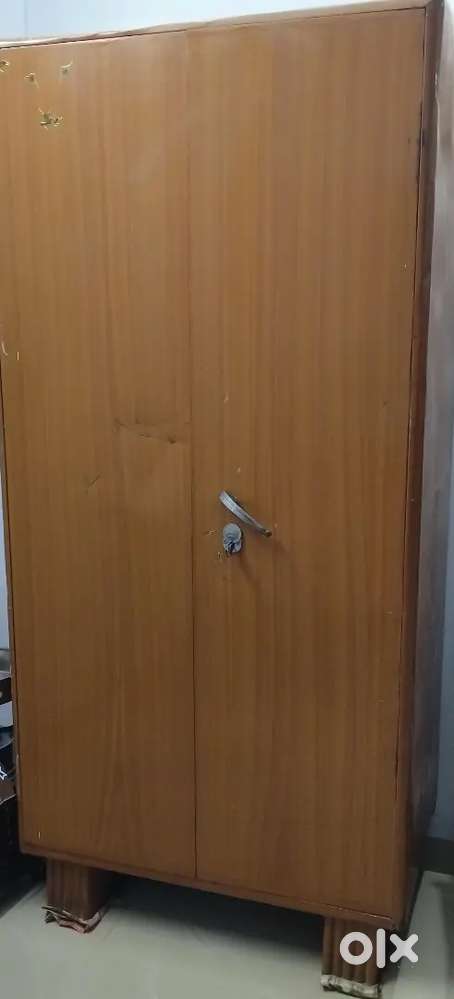 2 Almirah and bed on sale