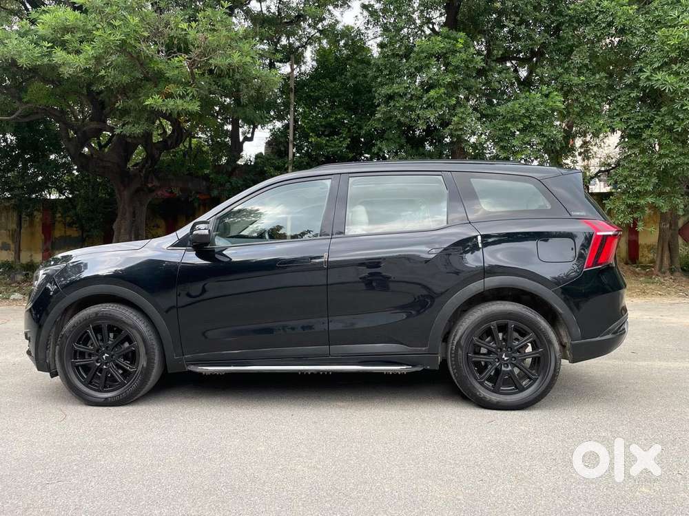 Mahindra Xuv700 2.0 Ax 7 Petrol At Str, 2024, Petrol