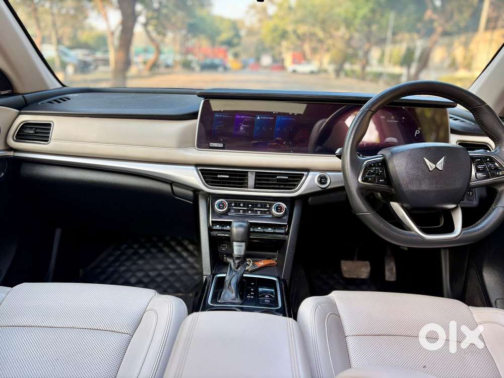 Mahindra Xuv700 Ax7l 6 Str At, 2024, Petrol