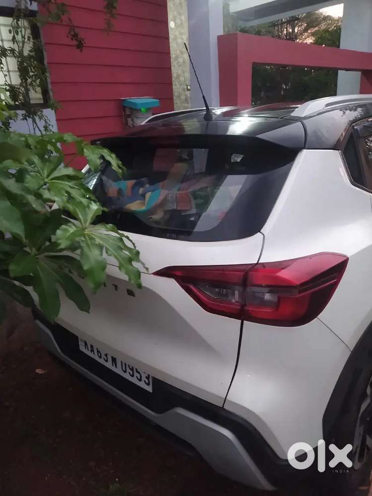 Nissan Magnite White Dual Tone For Sell