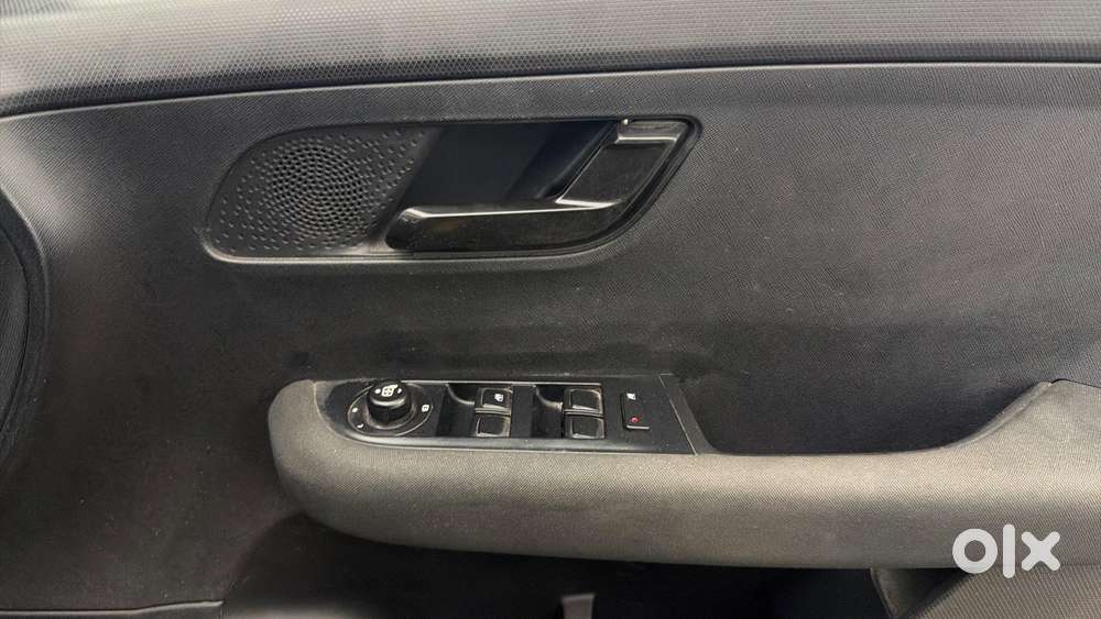 Tata Altroz 1.2 Xza Plus Dark Edition Dct, 2022, Petrol