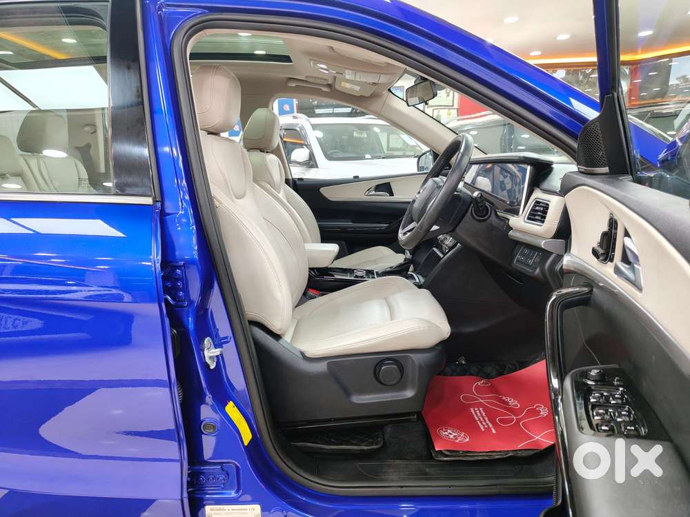 Mahindra Xuv700 2.2 Ax 7 Diesel At Luxury Pack Str Awd, 2023, Diesel