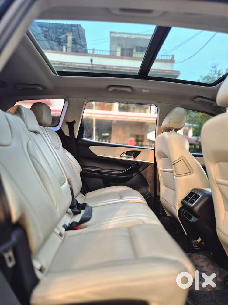 Mahindra Xuv700, 2025, Petrol