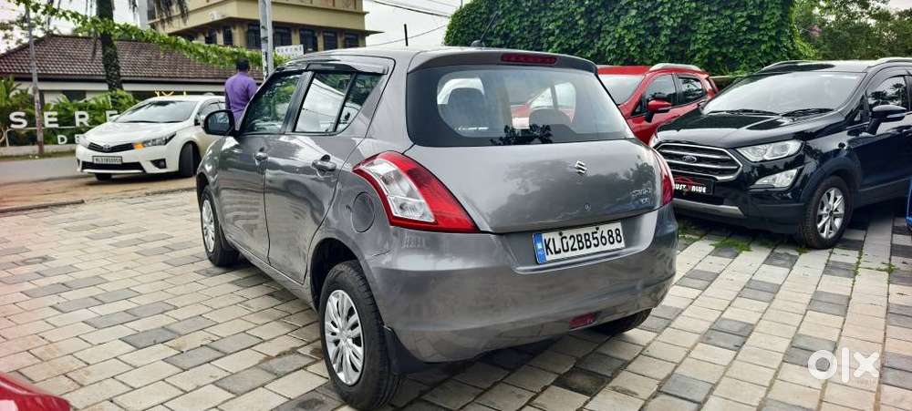 Maruti Suzuki Swift Vxi + Manual, 2017, Petrol