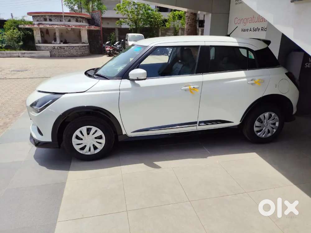 Maruti Suzuki Swift 2025 Petrol 1500 Km Driven In Showroom Condition