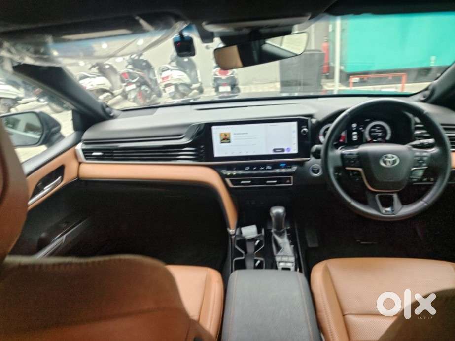 Toyota Camry Hybrid, 2025, Petrol