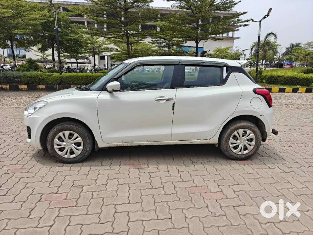 Maruti Suzuki Swift Vxi + Manual, 2022, Petrol