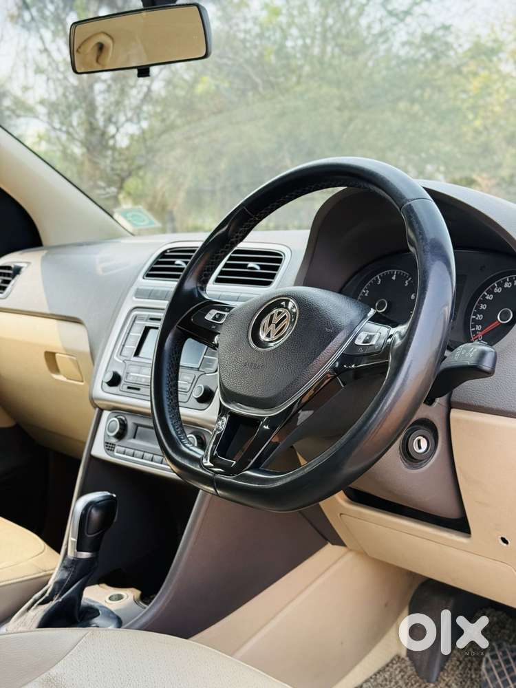Volkswagen Vento 1.2 Tsi Highline Plus At, 2015, Petrol
