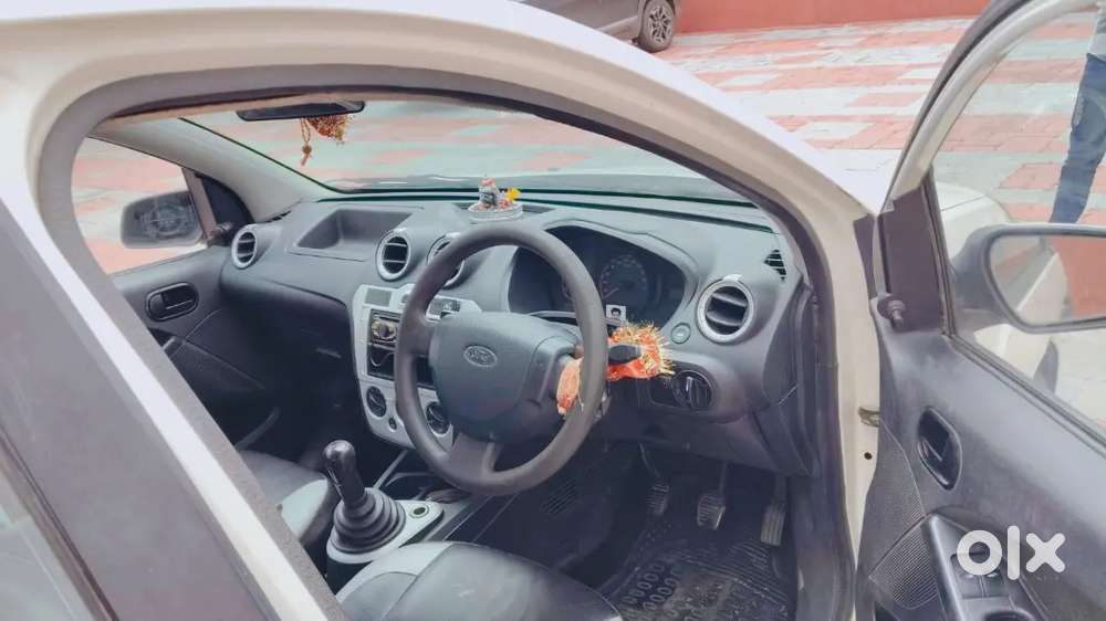 Ford Figo Petrol Zxi 2012