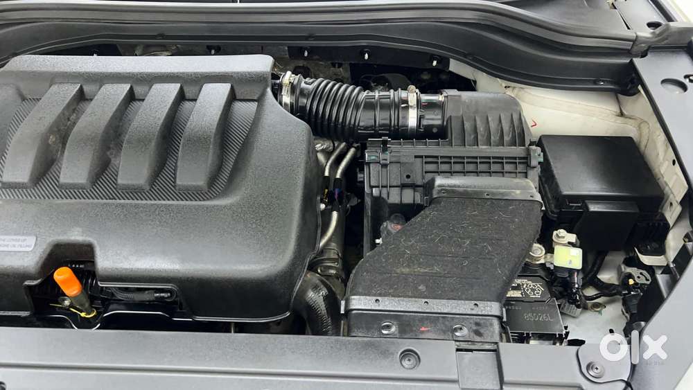 Mahindra Xuv700 2.0 Ax 3 Petrol Mt 5 Str, 2022, Petrol