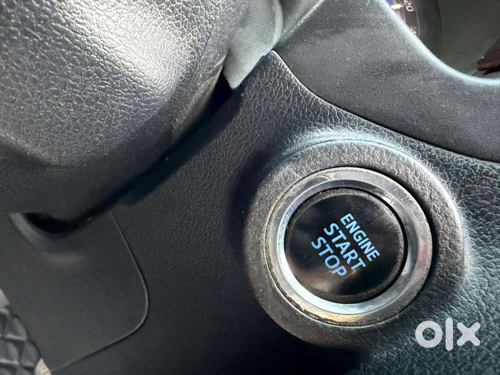 Toyota Innova Crysta 2.4 V 8 Str, 2016, Diesel