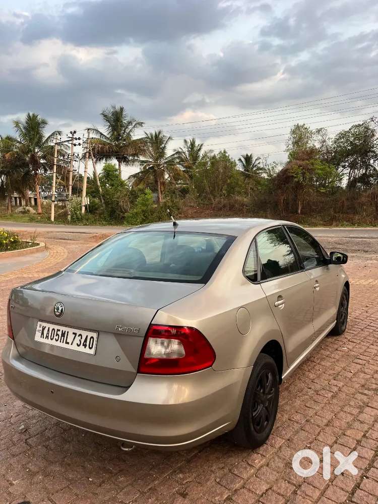 Skoda Rapid 1.6 Ambition 2012