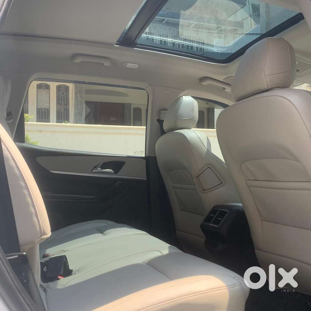 Mahindra Xuv700 2.2 Ax 7 Diesel Mt Luxury Pack Str, 2025, Diesel