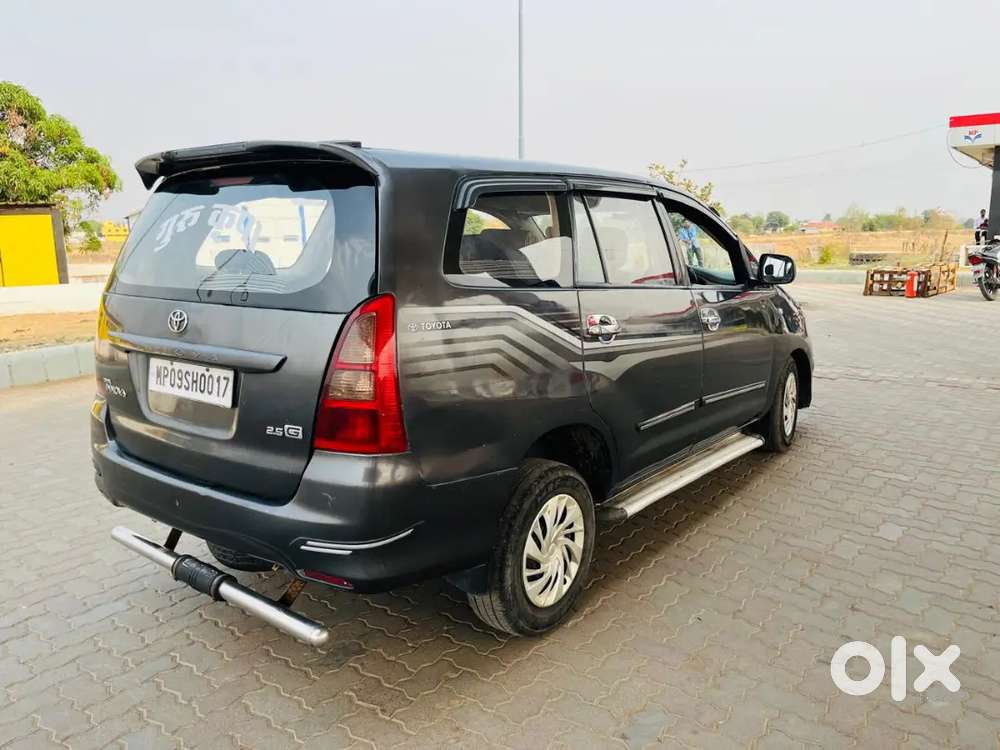 Toyota Innova Hycross 2011 Diesel 150000 Km Driven