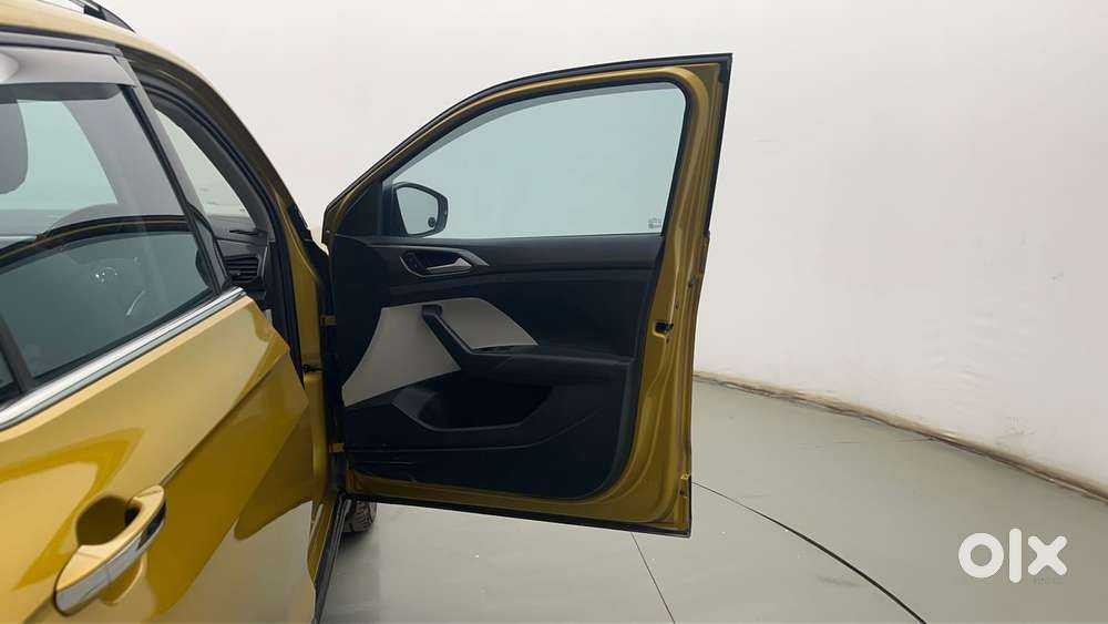Volkswagen Taigun Topline 1.0 Tsi At (electric Seats), 2022, Petrol