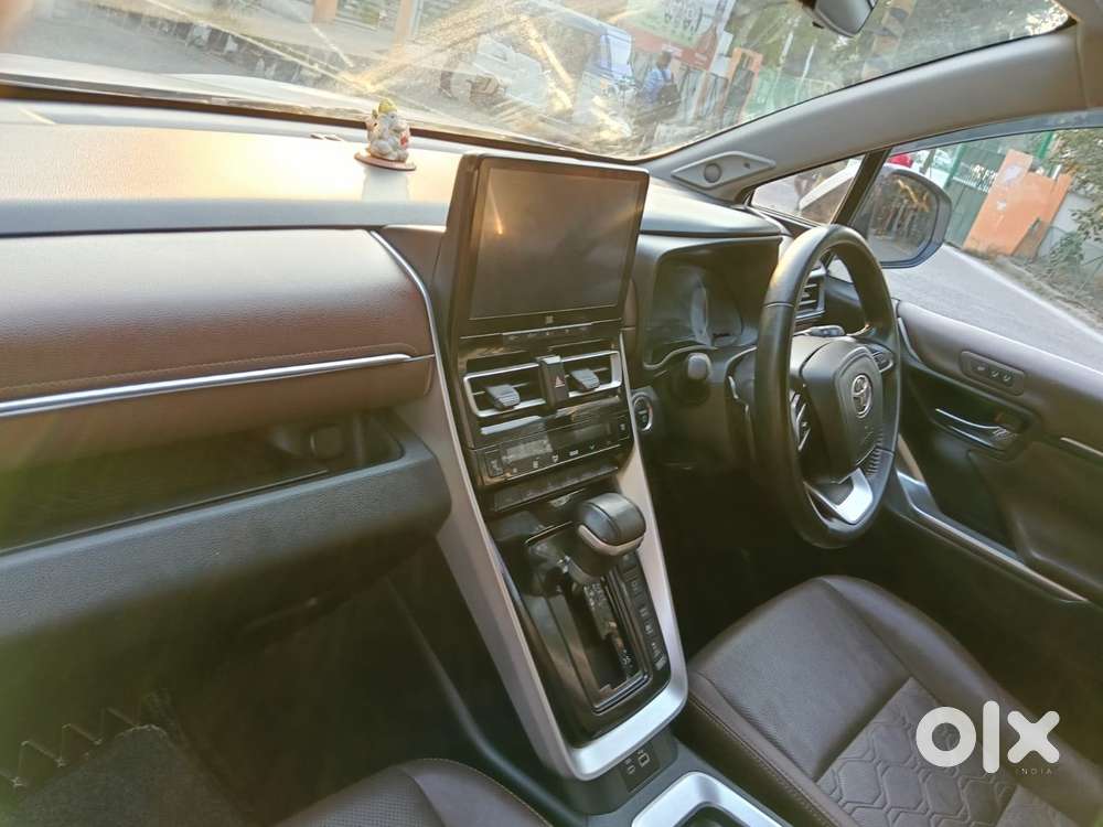 Toyota Innova Hycross 2.0 Zx Hybrid 7 Str, 2023, Cng & Hybrids