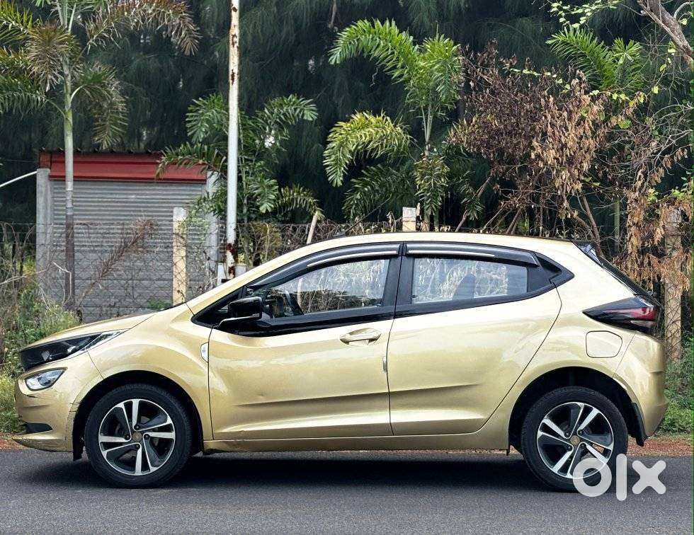 Tata Altroz, 2022, Petrol
